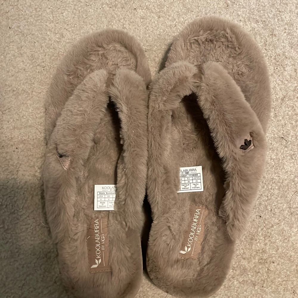 Kookaburra by UGG fur sandals size 8